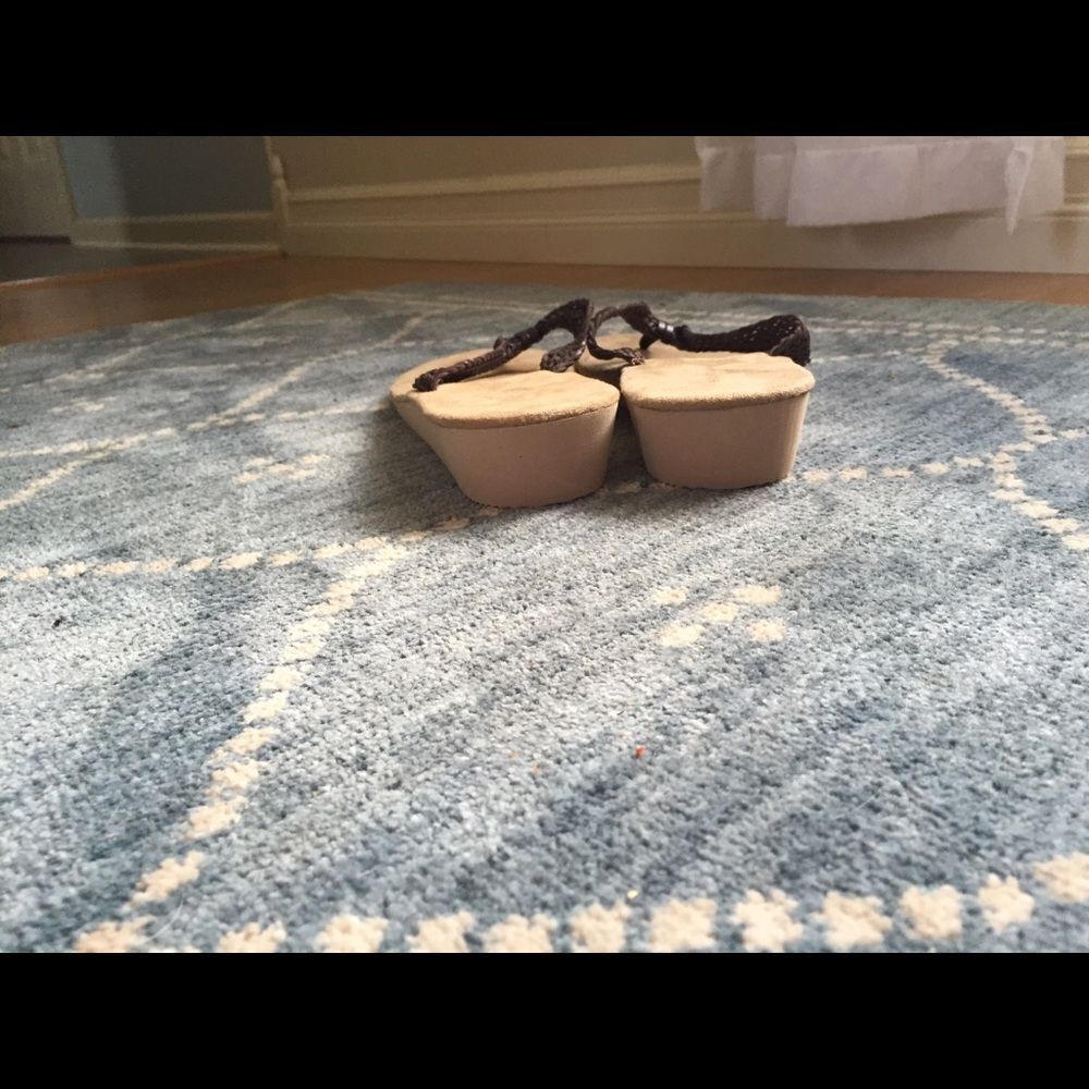 #237 Sonoma Brown Weaved Leather Flip Flops.sze. 10 - Picture 3 of 3